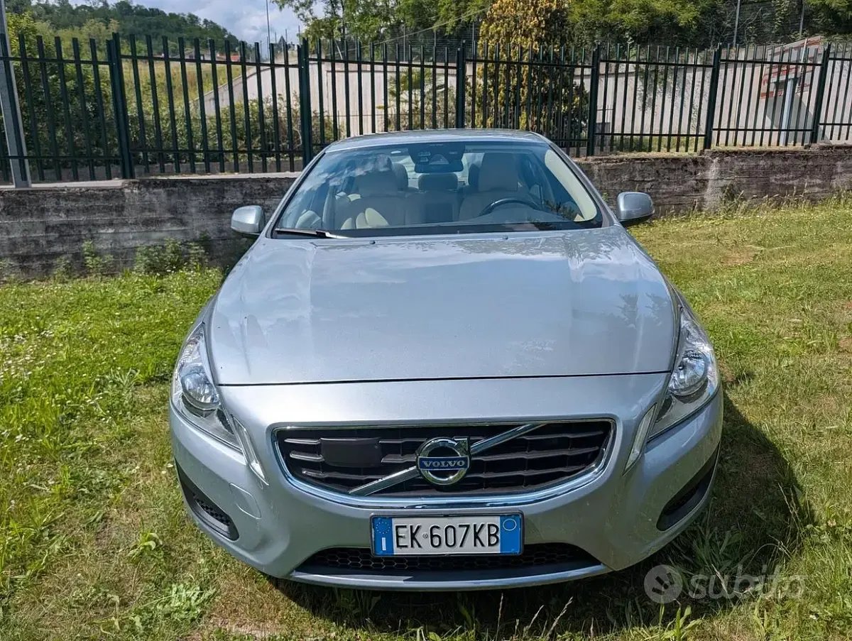 Usata Volvo S60 Momentum 180 CV (132 kW) 2011 Grigio Berlina