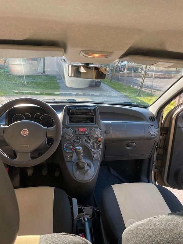 Usata Fiat Panda Climbing 77 CV (56 kW) 2011 Oro Utilitaria