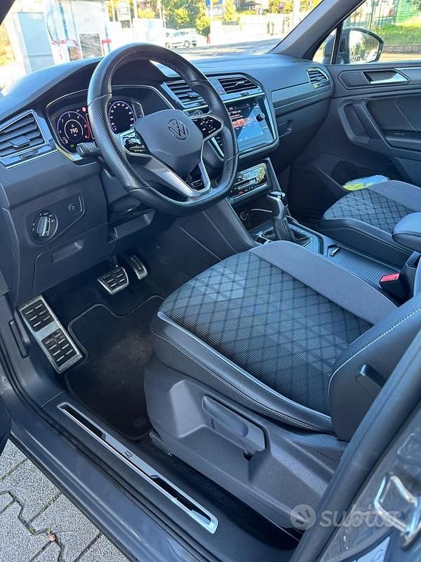 Usata VW Tiguan R-line 150 CV (110 kW) 2023 Grigio SUV