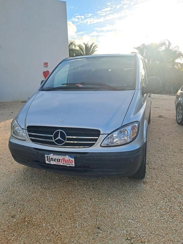 Usata Mercedes Vito 150 CV (110 kW) 2005 Grigio Furgone