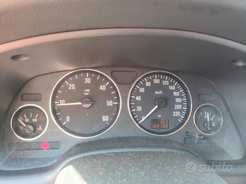 Grigio Usata 2004 Opel Astra Station wagon | 1500 € (Buon prezzo) - Immagine 1/4