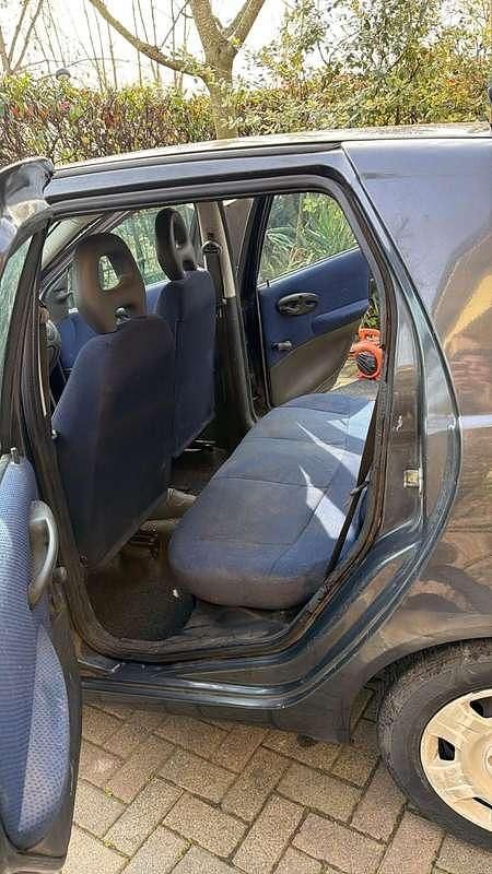 Usata Fiat Punto Dynamic 60 CV (44 kW) 2004 Grigio Utilitaria