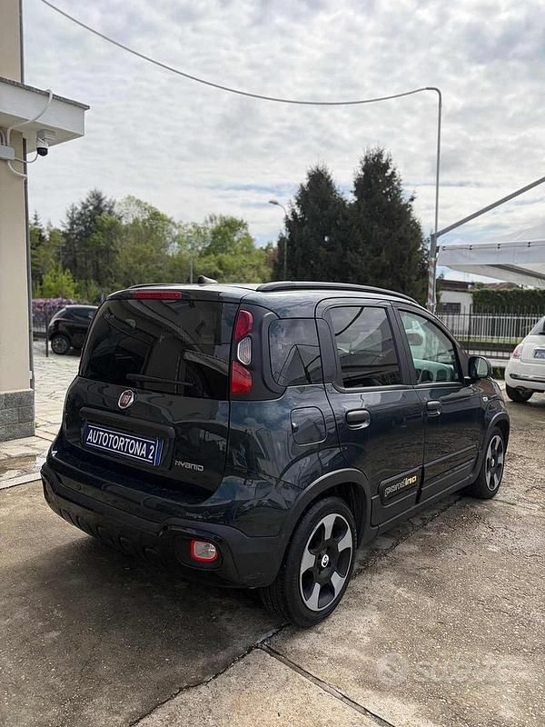 Usado Fiat Panda Cross Cross 69 CV (50 kW) 2025 Verde Utilitario