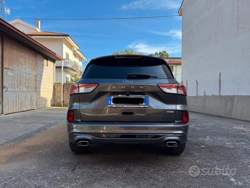 Usata Ford Kuga ST-Line 190 CV (139 kW) 2022 Grigio SUV
