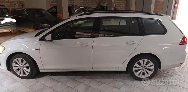 Usata VW Golf VII Comfortline 110 CV (80 kW) 2015 Bianco Station wagon