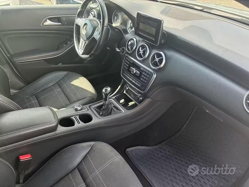 Usata Mercedes A180 109 CV (80 kW) 2014 Grigio Berlina