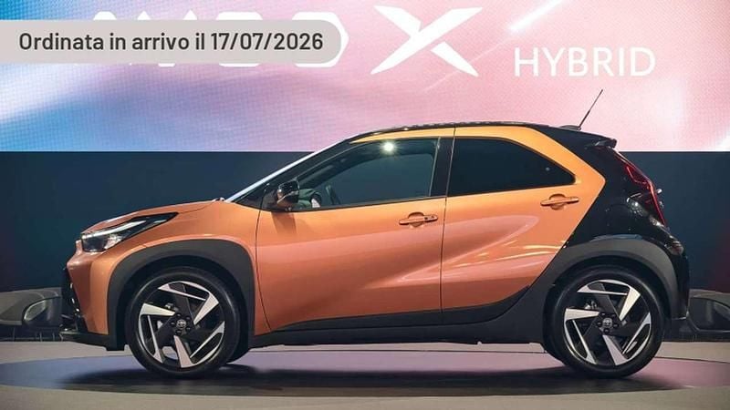 Nuova Toyota Aygo X 116 CV (85 kW) 2026 Argento SUV