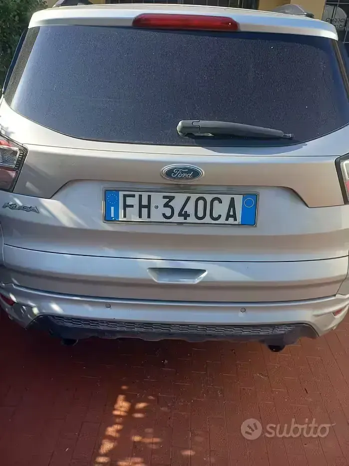 Usata Ford Kuga 120 CV (88 kW) 2017 Giallo SUV