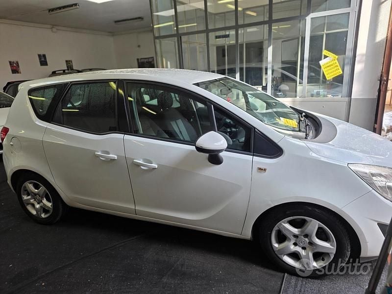 Usata Opel Meriva Cosmo 110 CV (80 kW) 2012 Bianco Monovolume
