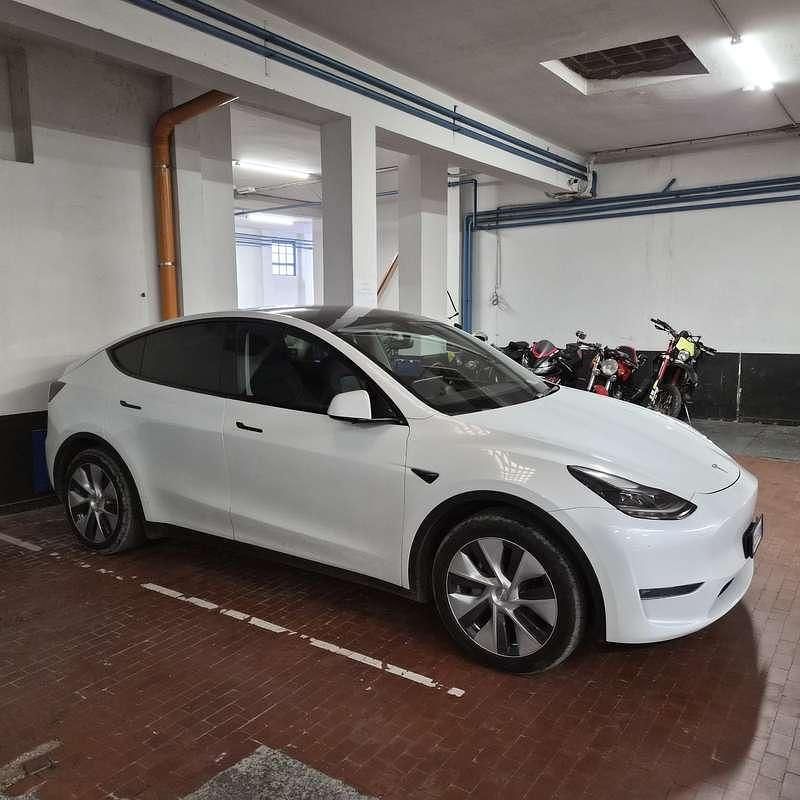 Usata Tesla Model Y 152 kW (208 CV) 2023 SUV