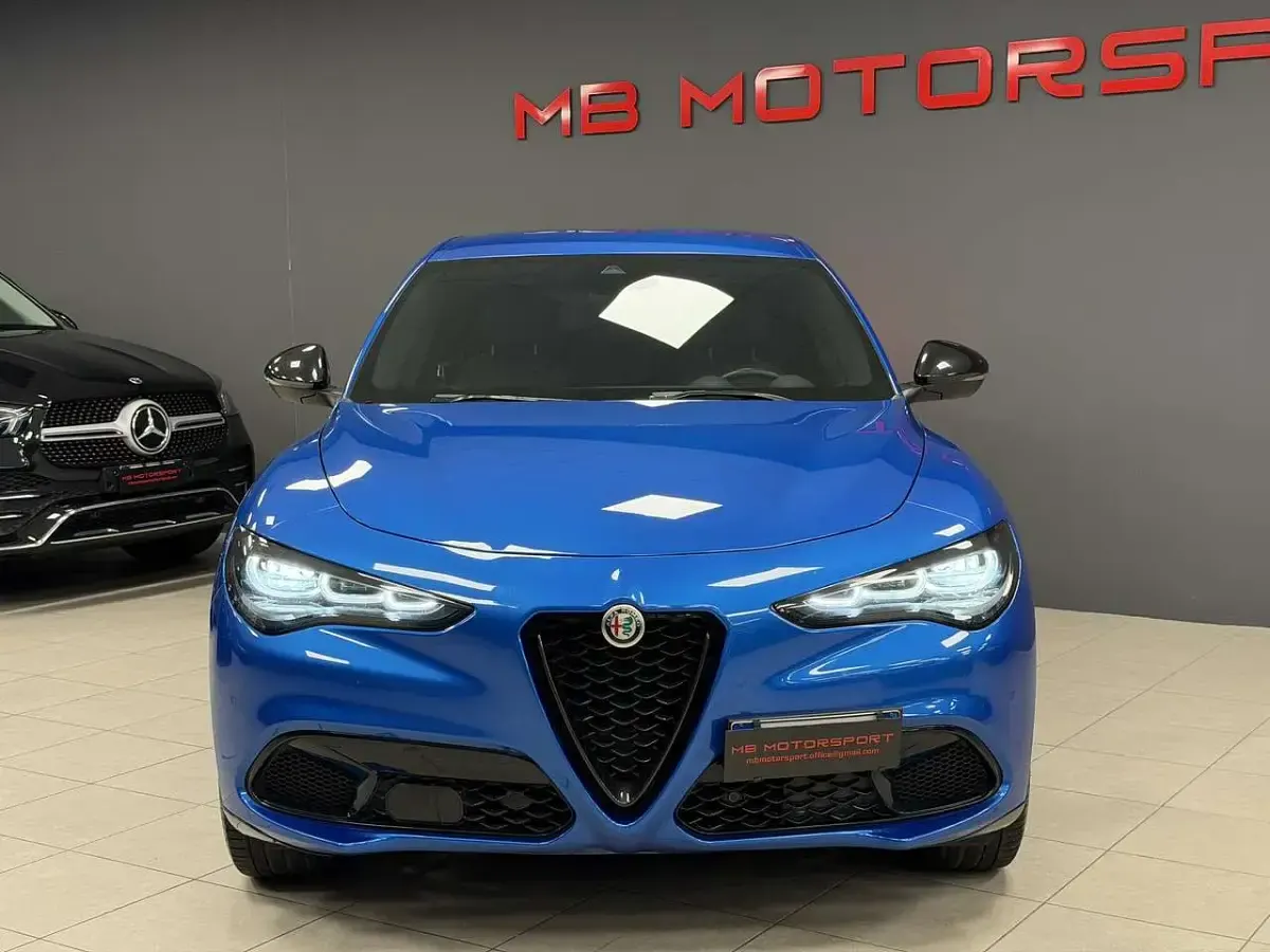 Usata Alfa Romeo Stelvio Veloce 209 CV (153 kW) 2023 Blu/azzurro SUV