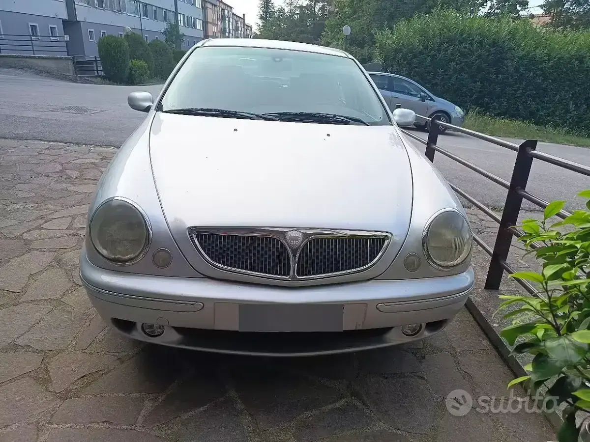 Usata Lancia Lybra 140 CV (102 kW) 2000 Berlina