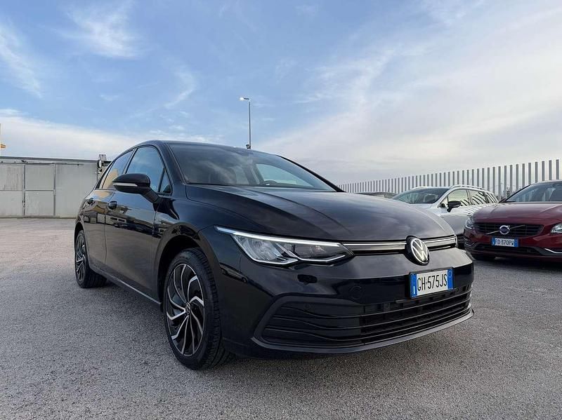 Usata VW Golf VIII Life 116 CV (85 kW) 2022 Perlato Berlina