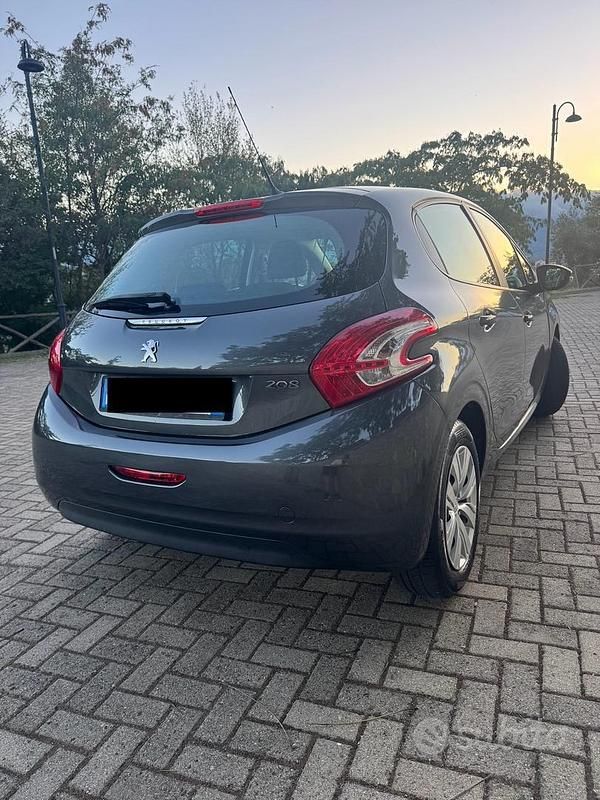 Usata Peugeot 208 82 CV (60 kW) 2013 Grigio Utilitaria