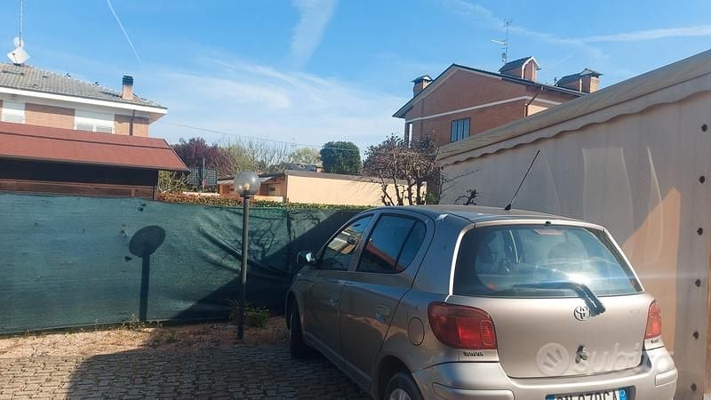 Usata Toyota Yaris Sol 2003 Grigio Berlina