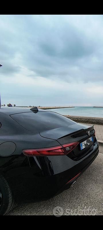 Usata Alfa Romeo Giulia 150 CV (110 kW) 2018 Nero Berlina