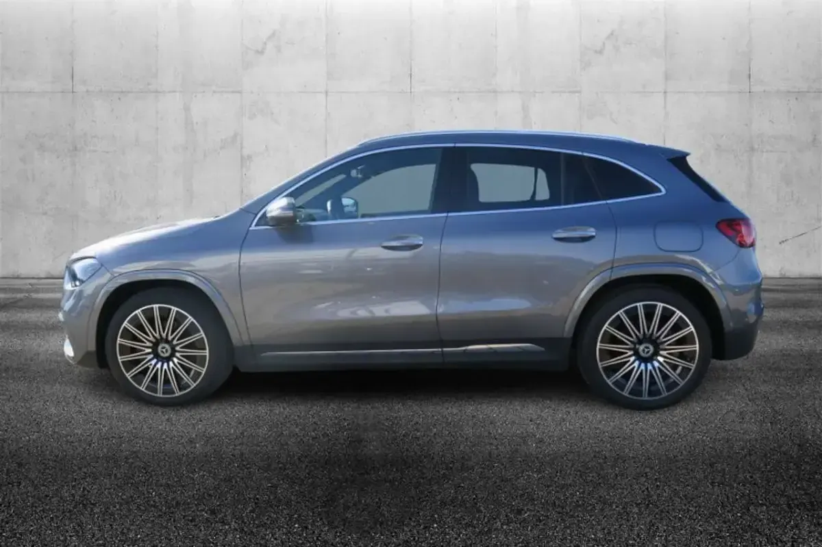 Usata Mercedes GLA220 AMG Line Premium 190 CV (139 kW) 2025 Grigio SUV