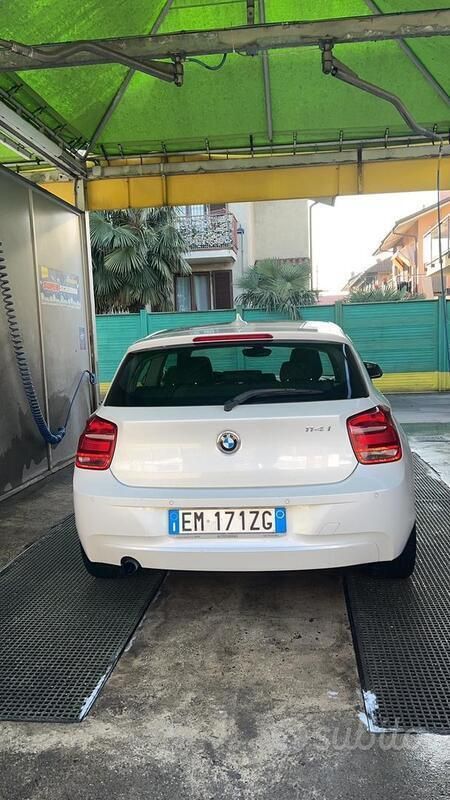 Bianco Usata 2012 BMW 114 Due volumi | 7350 € (Buon prezzo) - Immagine 1/4