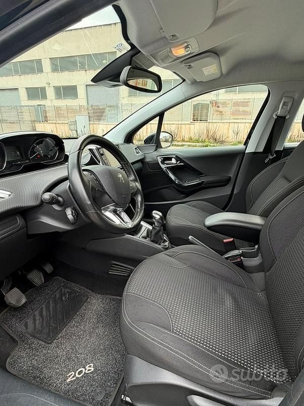 Usata Peugeot 208 75 CV (55 kW) 2016 Nero Utilitaria