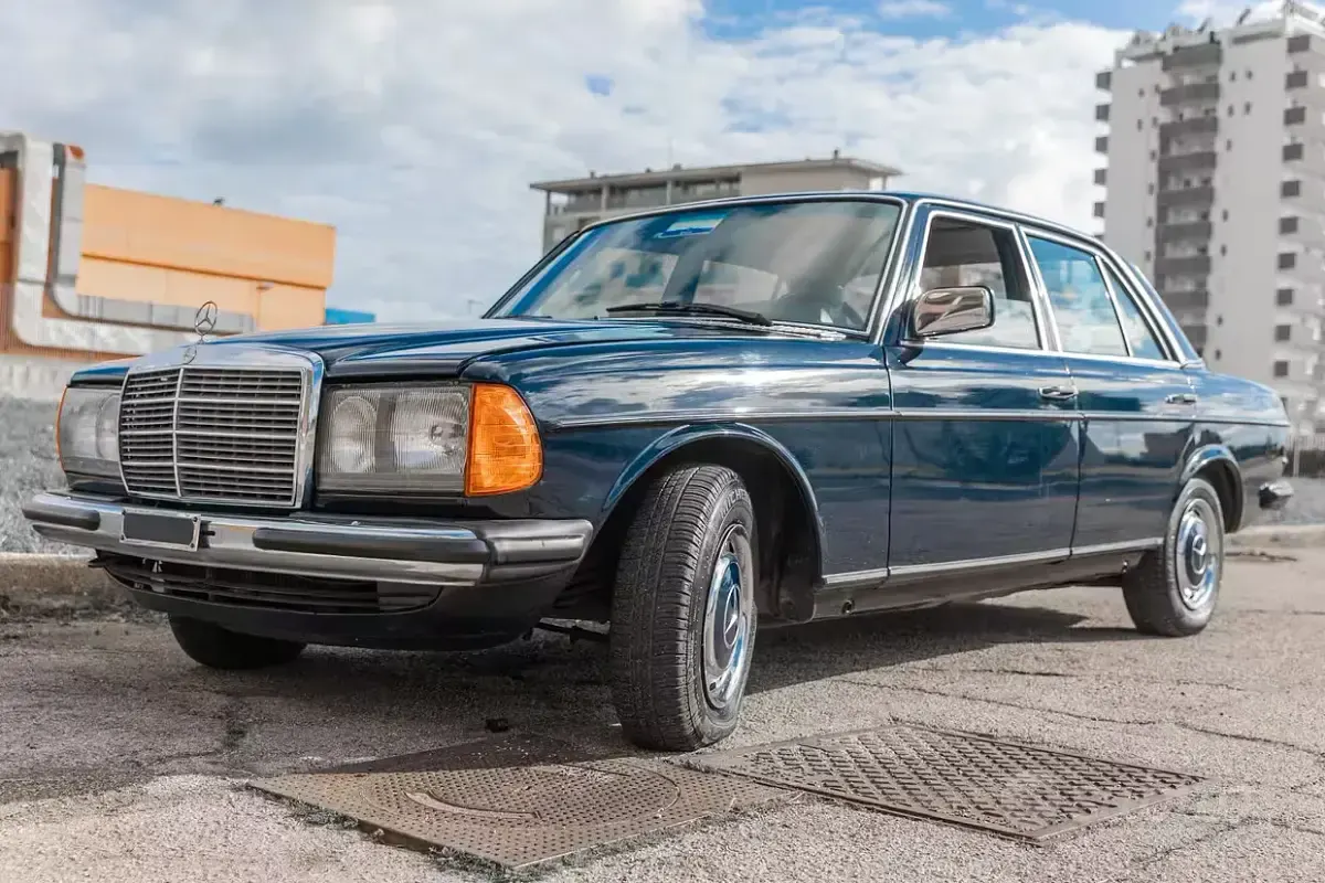 Usata Mercedes 200 SE 1982 Blu Berlina
