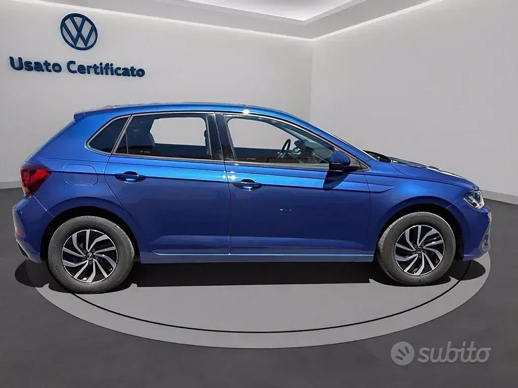 Usata VW Polo Life 80 CV (58 kW) 2023 Blue reef metalizzato Utilitaria