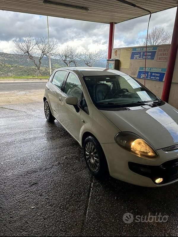 Usata Fiat Punto Evo 75 CV (55 kW) 2011 Bianco Utilitaria