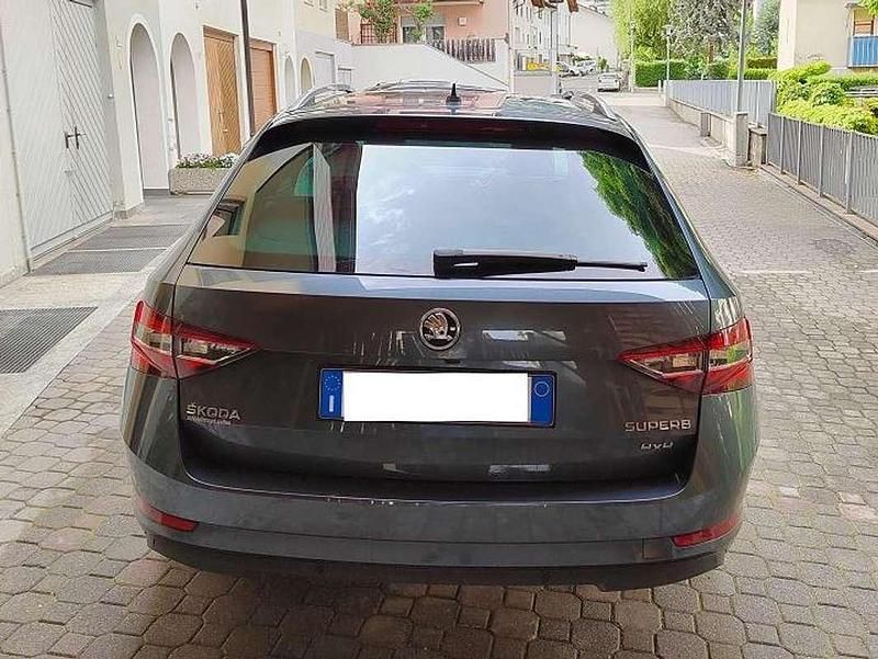 Usata Skoda Superb 190 CV (139 kW) 2016 Grigio Station wagon