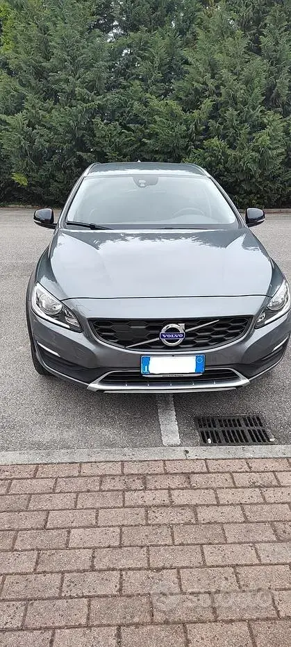 Usata Volvo V60 CC Business Edition 150 CV (110 kW) 2018 Grigio Station wagon