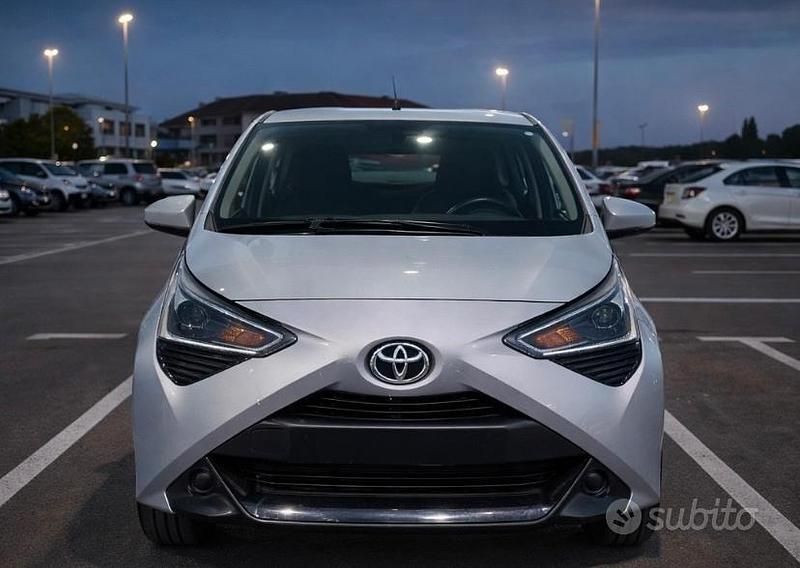 Usata Toyota Aygo Connect Style 72 CV (52 kW) 2020 Grigio Utilitaria