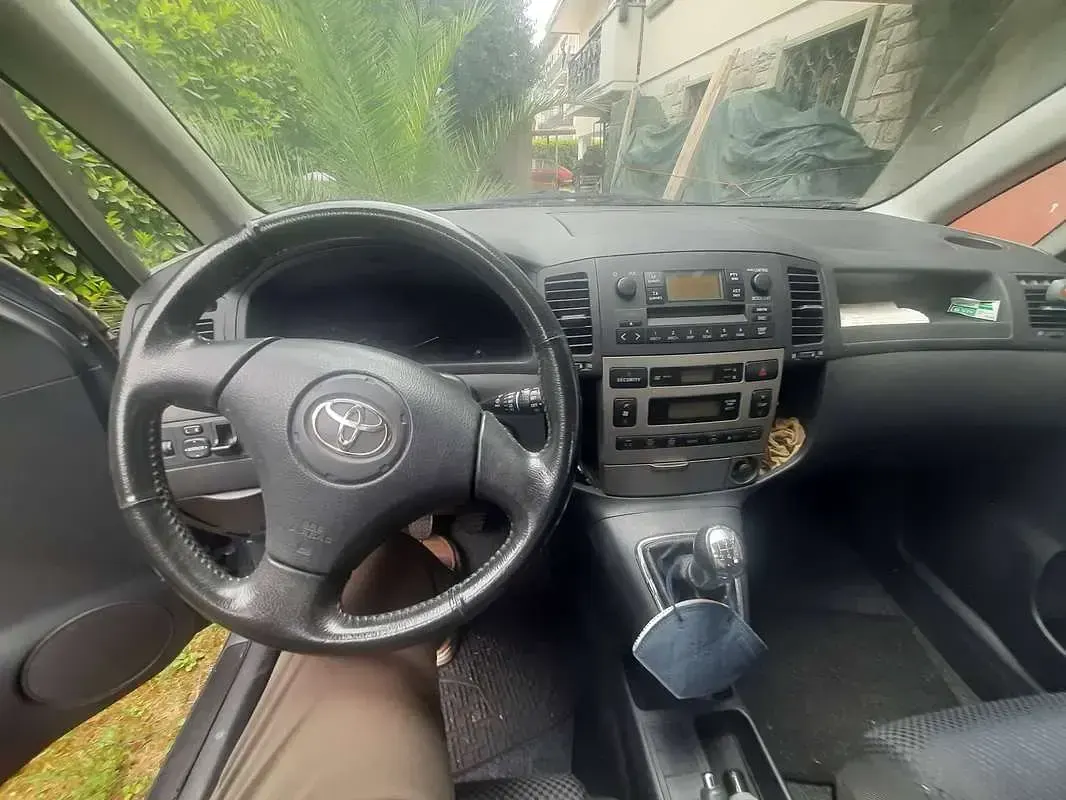 Usata Toyota Corolla Verso 110 CV (80 kW) 2003 Grigio Monovolume