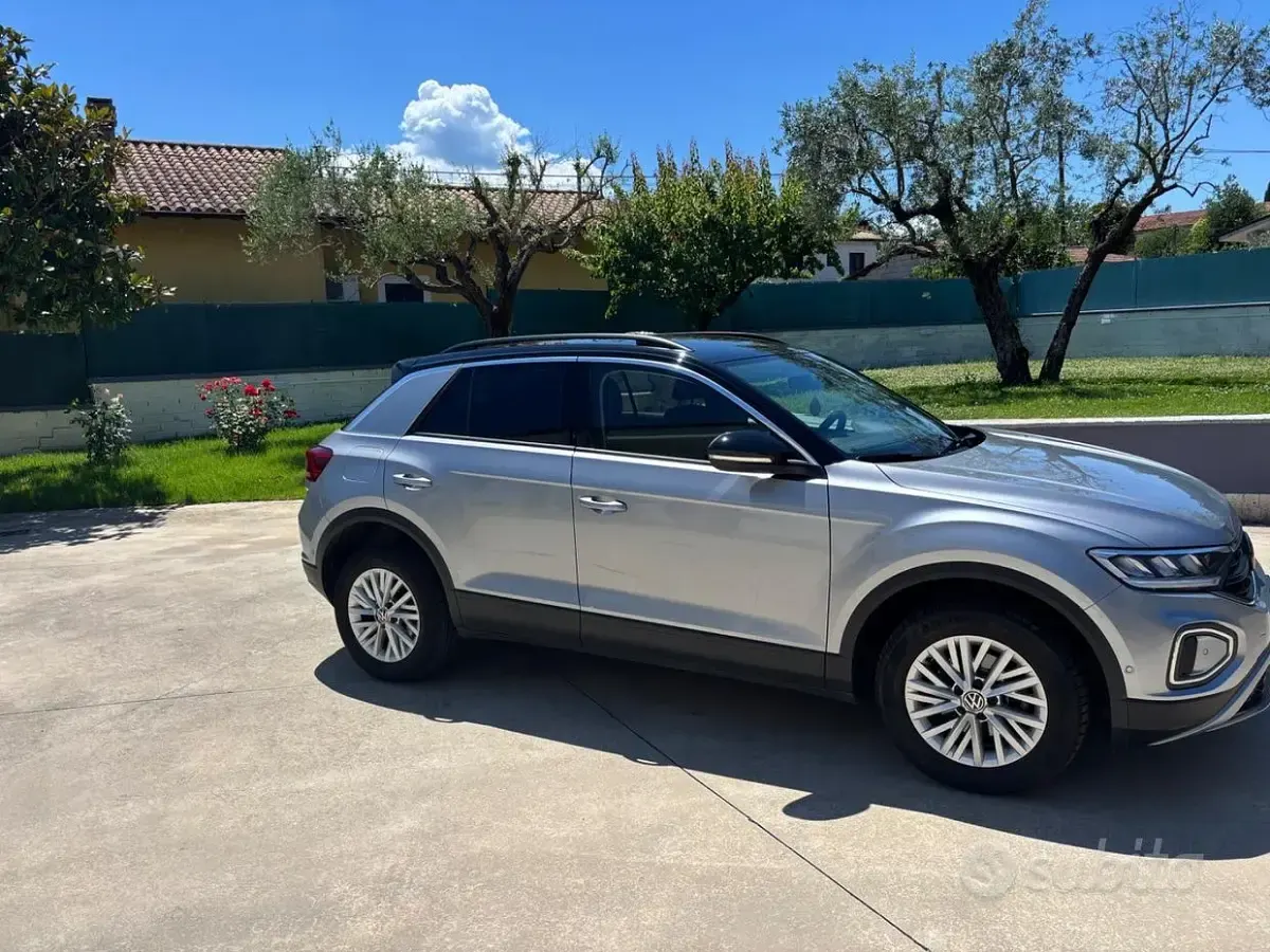 Usata VW T-Roc 110 CV (80 kW) 2023 Grigio SUV