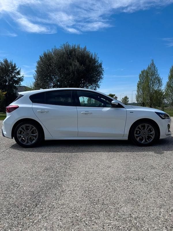 Usata Ford Focus ST 120 CV (88 kW) 2023 Bianco Berlina