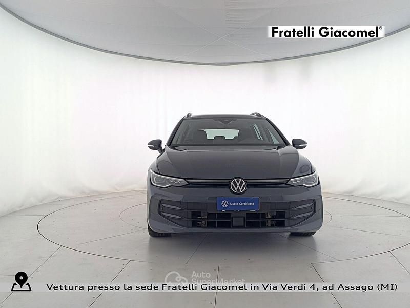 Usata VW Golf VIII Life 116 CV (85 kW) 2024 Gray Station wagon