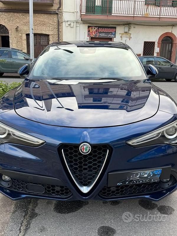 Usata Alfa Romeo Stelvio Executive 210 CV (154 kW) 2018 Blu SUV