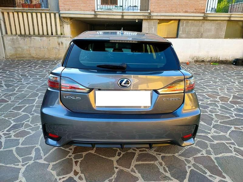 Usata Lexus CT200h Business Edition 99 CV (72 kW) 2016 Grigio Berlina