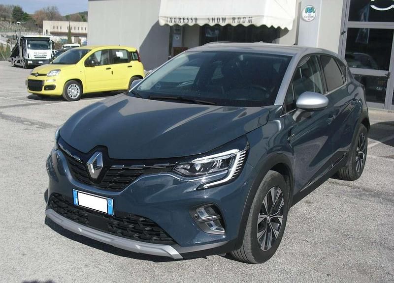 Usata Renault Captur Techno 101 CV (74 kW) 2024 Blu SUV