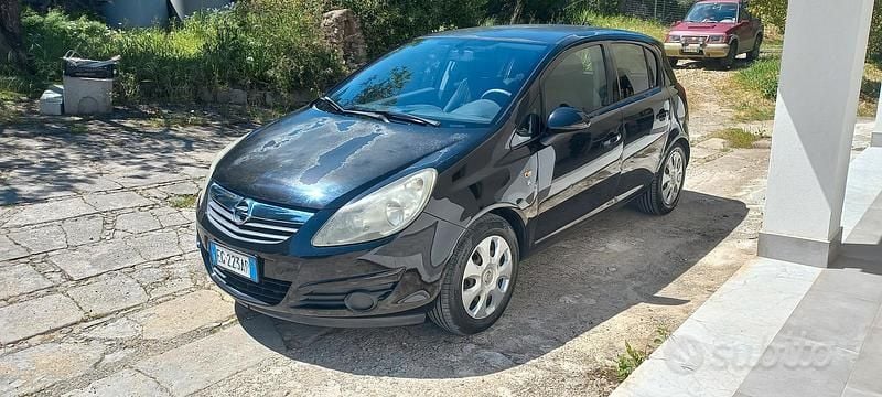Usata Opel Corsa 75 CV (55 kW) 2010 Nero Utilitaria
