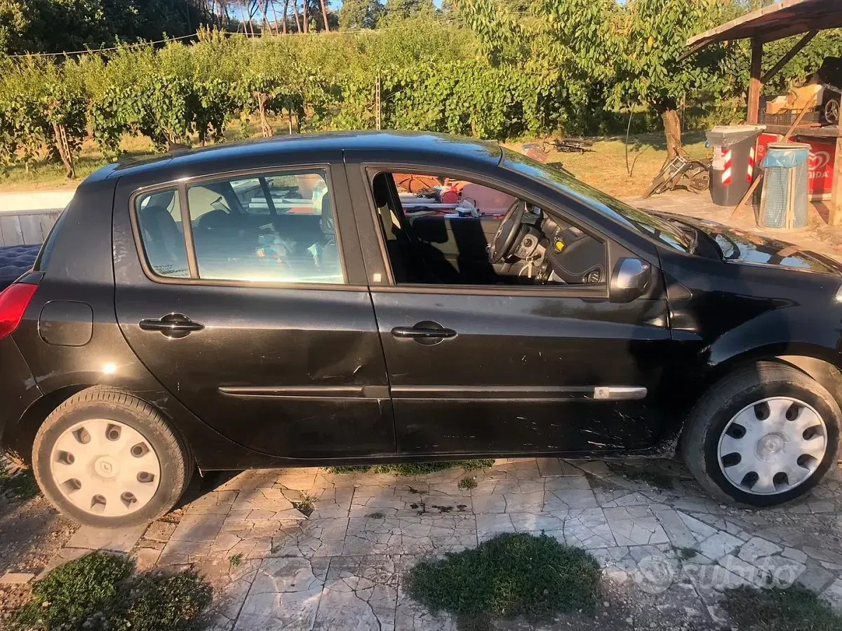 Usata Renault Clio 75 CV (55 kW) 2011 Nero Utilitaria