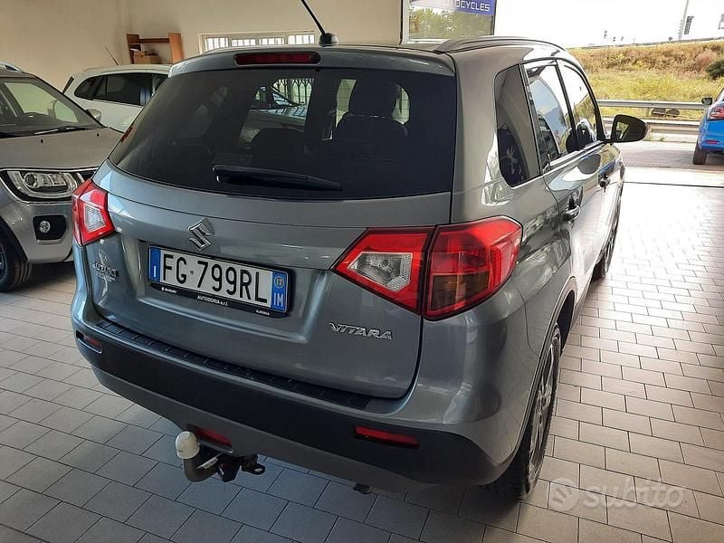 Usata Suzuki Vitara Cool 120 CV (88 kW) 2017 Grigio londra SUV