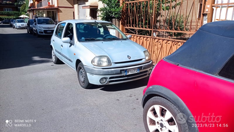 Usato 2000 Renault Clio II Benzin (300 €)