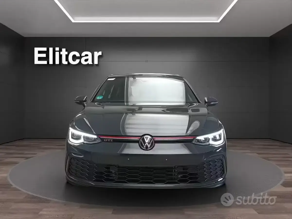 Begagnad VW Golf VIII GTI 245 HK (180 kW) 2024 Grå Sedan