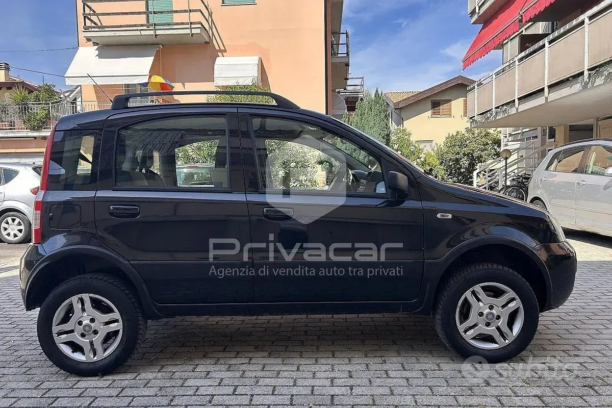 Usata Fiat Panda 4x4 Climbing 69 CV (50 kW) 2008 Nero Utilitaria