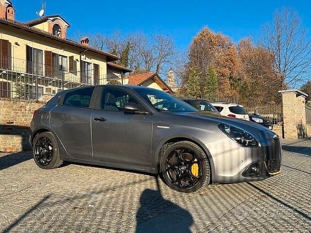 Grigio Usata 2020 Alfa Romeo Giulietta Veloce Tre volumi | 14.500 € (Buon prezzo) - Immagine 1/4
