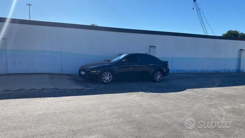 Nero Usata 2007 Alfa Romeo 159 Tre volumi | 2000 € (Buon prezzo) - Immagine 1/3