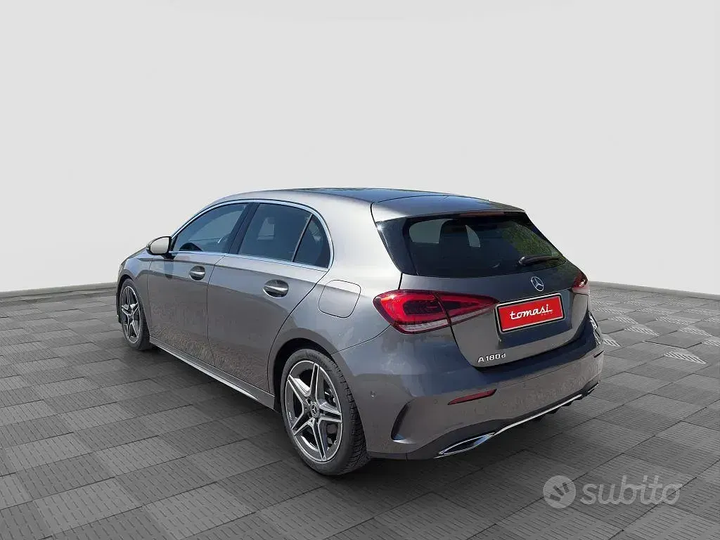 Usata Mercedes A180 Premium 116 CV (85 kW) 2022 Grigio Berlina