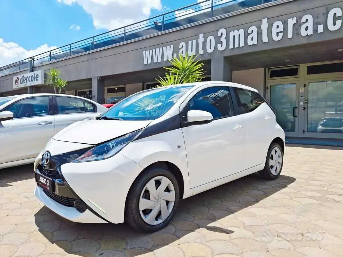 Usata Toyota Aygo Business Edition 69 CV (50 kW) 2017 Bianco Utilitaria