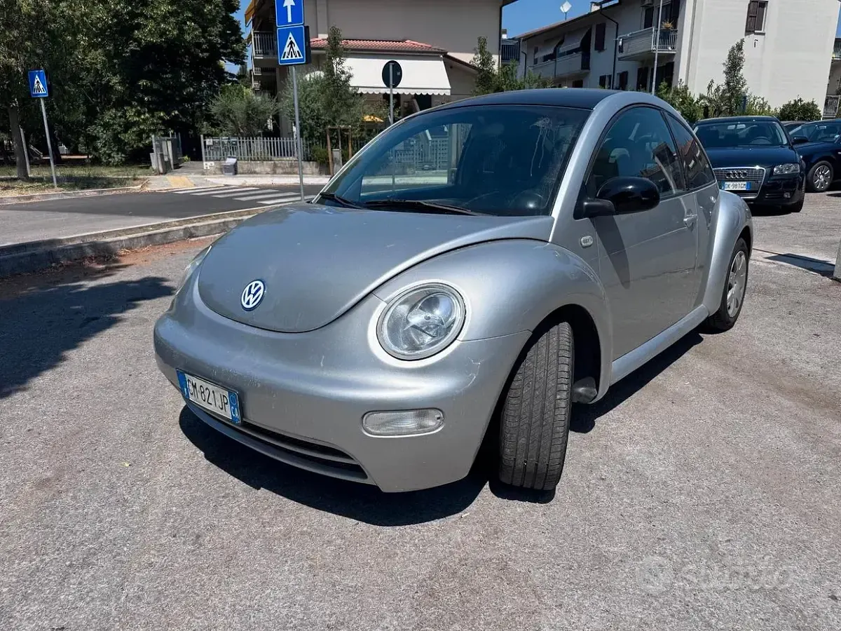 Usata VW New Beetle 101 CV (74 kW) 2004 Grigio Utilitaria