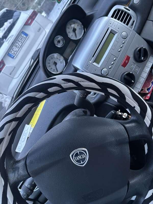 Usata Lancia Ypsilon 75 CV (55 kW) 2008 Bianco Utilitaria