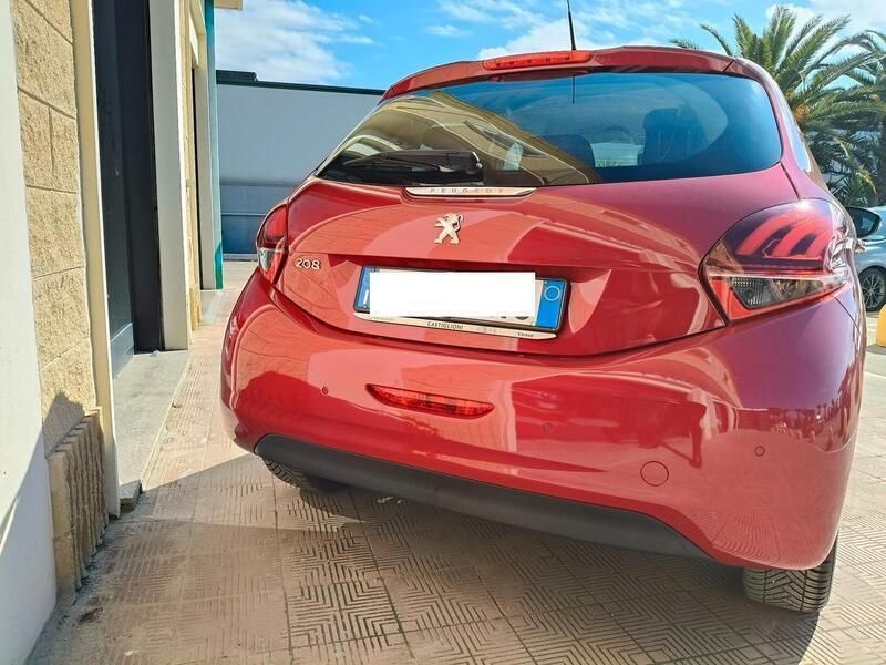 Usata Peugeot 208 102 CV (75 kW) 2018 Rosso Utilitaria