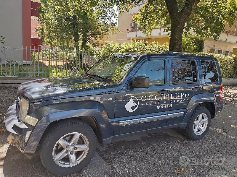 Usata Jeep Cherokee 177 CV (130 kW) 2009 Blu SUV